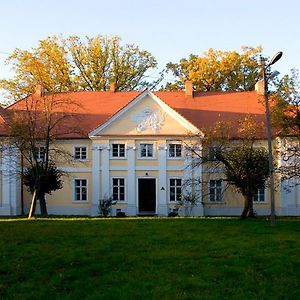 Duży pokój z dwoma pojedynczymi łóżkami